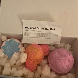 LUSH You Shall Go to the Ball Bath Bomb Set